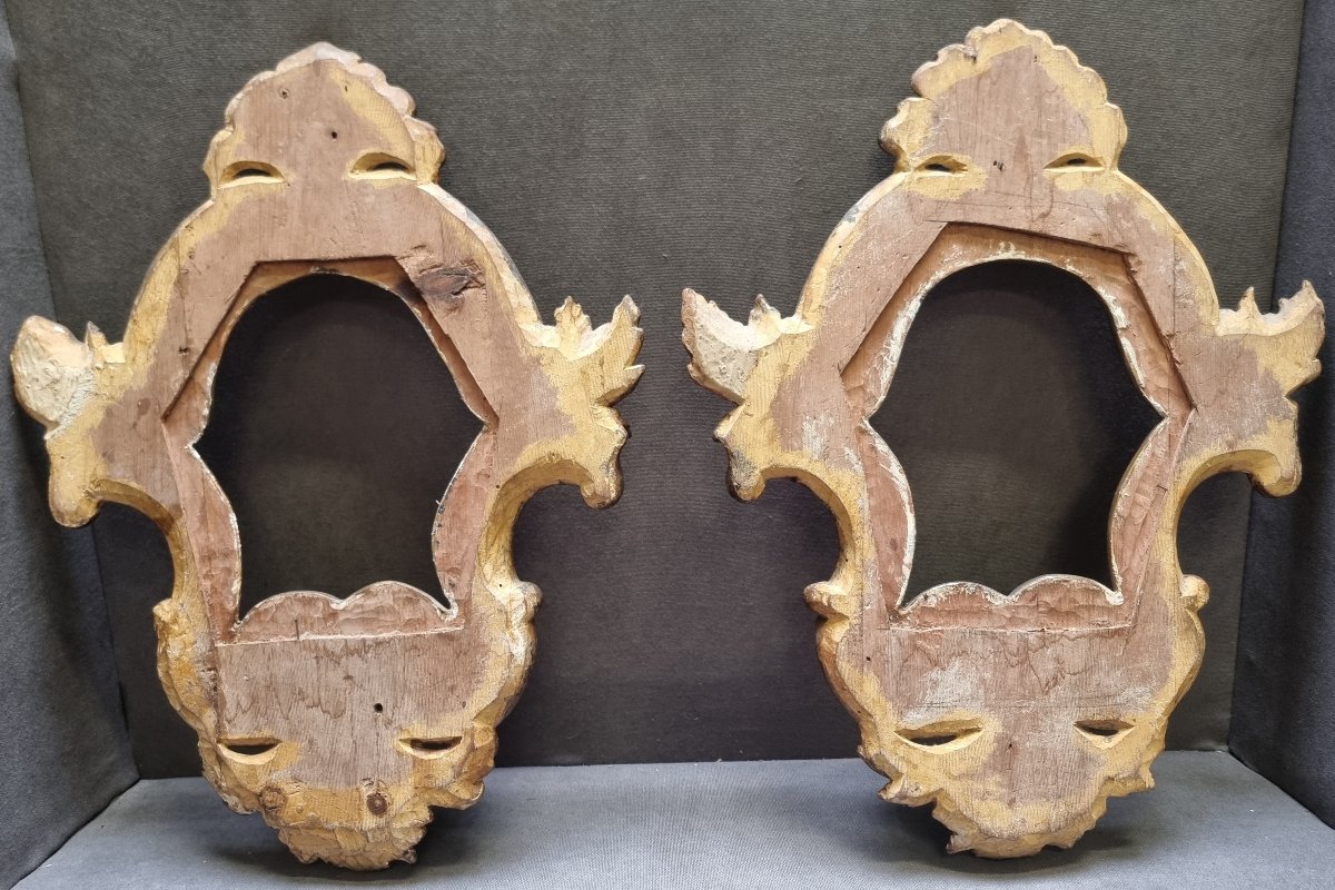 PAIRE DE CADRES EN BOIS SCULPTÉ ET DORÉ – FIN DU XIXe SIÈCLE-photo-2