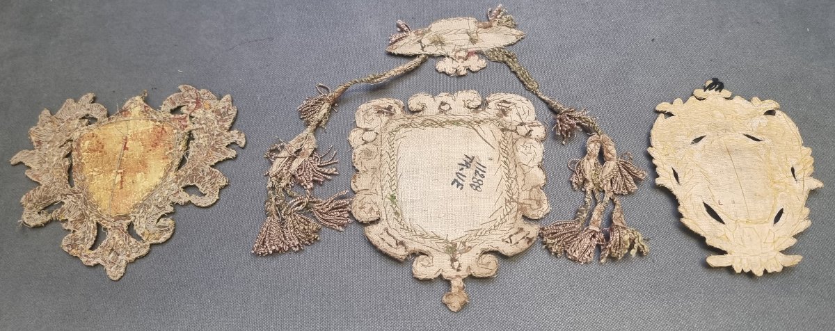Lot de 3 armoiries en tissu brodé - Italie - XIXe siècle-photo-1