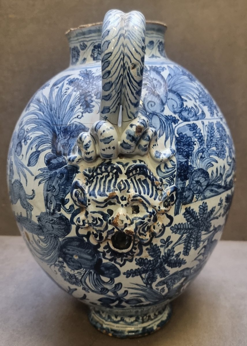 Pot d'apothicaire en faïence peinte, orné des armoiries de Barberini - XVIIe siècle-photo-1