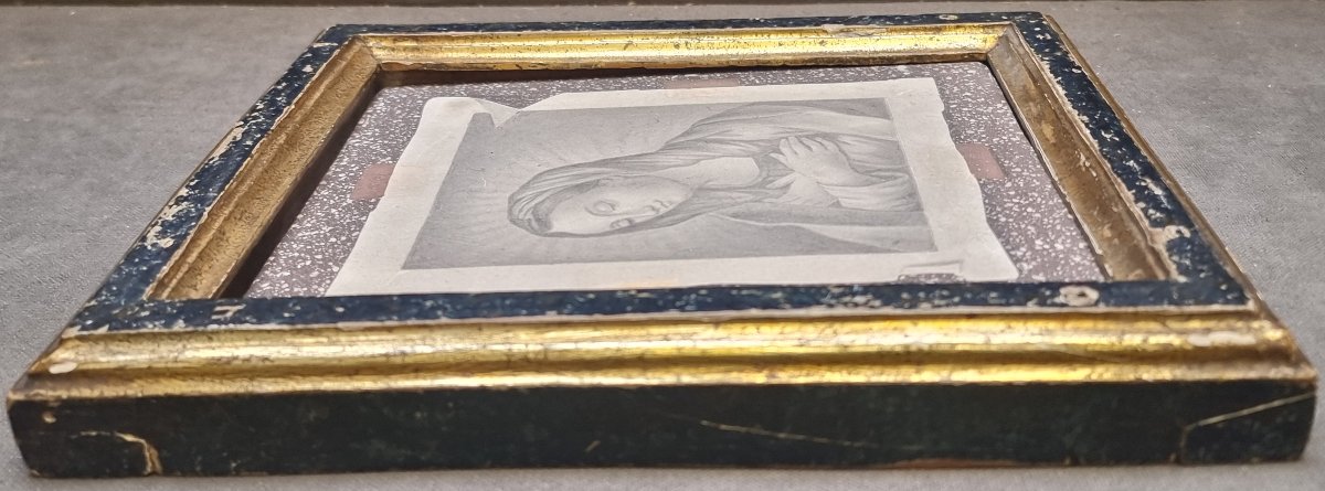 Plaque en scagliola représentant la Vierge, montée sur un socle en porphyre -photo-1