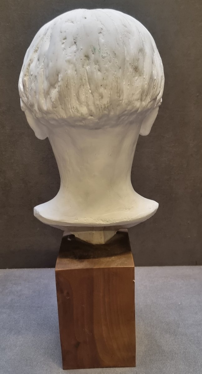 Sculpture en plâtre représentant un garçon sur socle en bois 1935 – Di Pasquale (1899–1987)-photo-3
