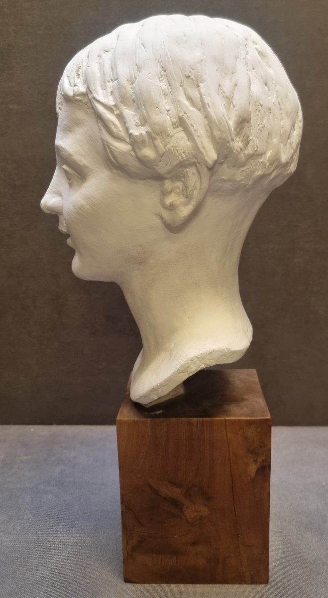 Sculpture en plâtre représentant un garçon sur socle en bois 1935 – Di Pasquale (1899–1987)-photo-1