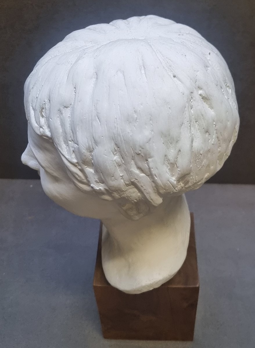 Sculpture en plâtre représentant un garçon sur socle en bois 1935 – Di Pasquale (1899–1987)-photo-2