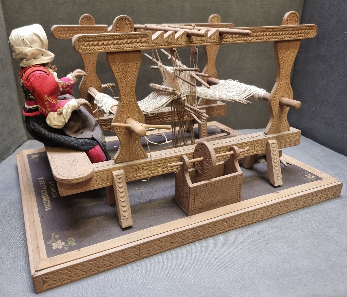Maquette de métier à tisser sarde avec tisserand – 9 septembre 1954