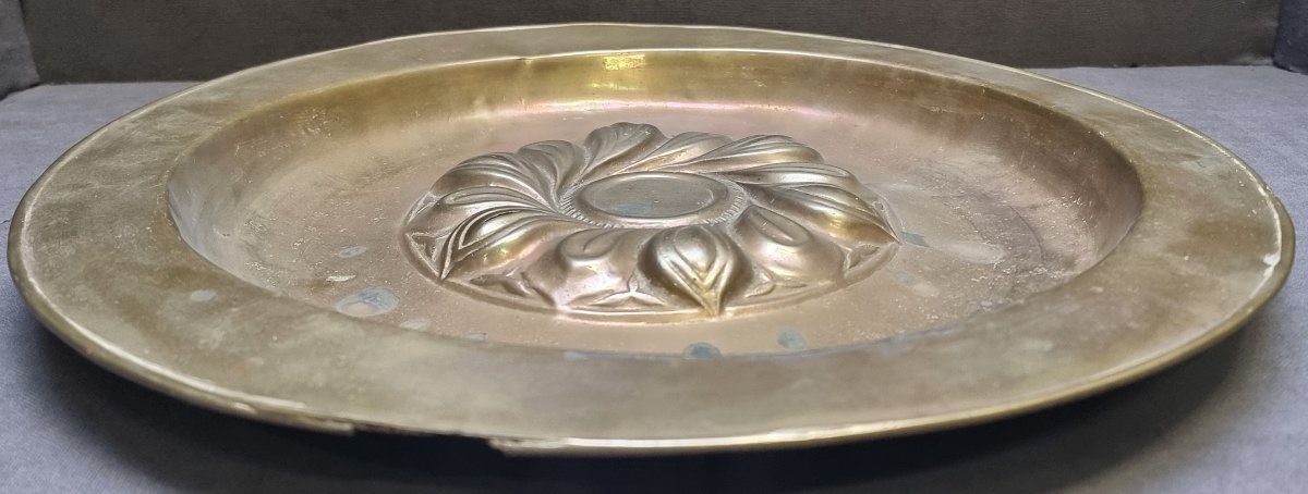 Plat d'aumône en laiton – Flandre, XVIe siècle-photo-1