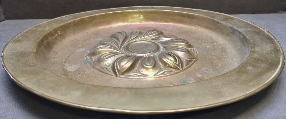 Plat d'aumône en laiton – Flandre, XVIe siècle-photo-2