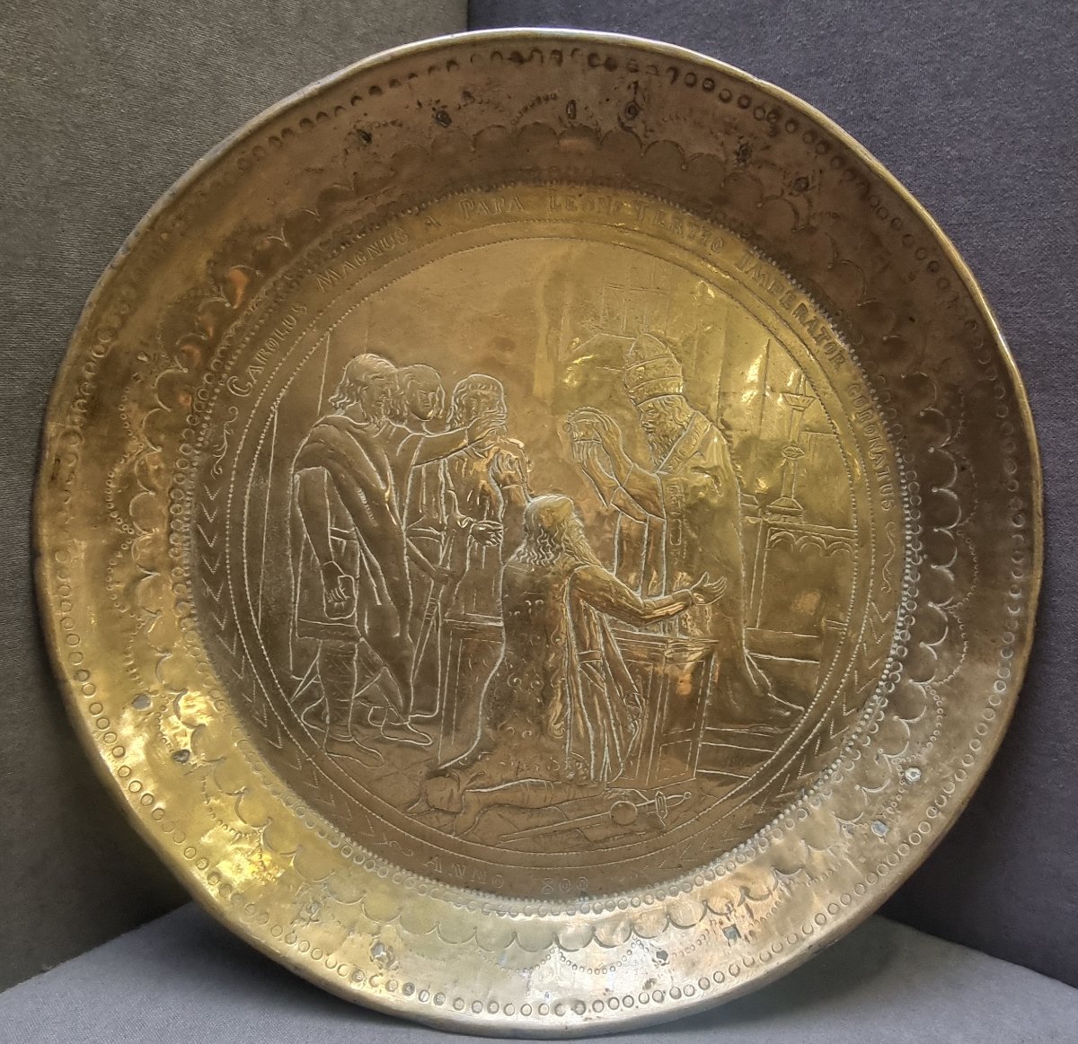 Plat d'aumône en laiton – Italie - XVIIe siècle
