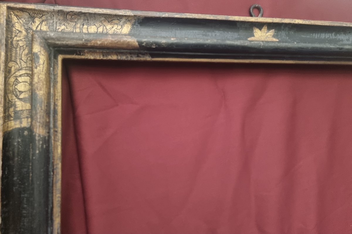 CADRE DU XVIIe SIÈCLE - LAQUE NOIRE ET ORNEMENTS DORÉS - ITALIE, ÉMILIE-photo-1