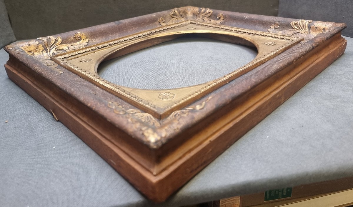 Gilded Wooden Frame With A Wooden Mat Featuring A 19th-century Rose Border-photo-3