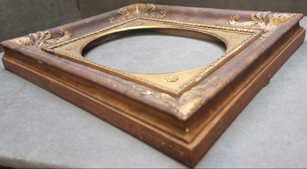 Gilded Wooden Frame With A Wooden Mat Featuring A 19th-century Rose Border-photo-4