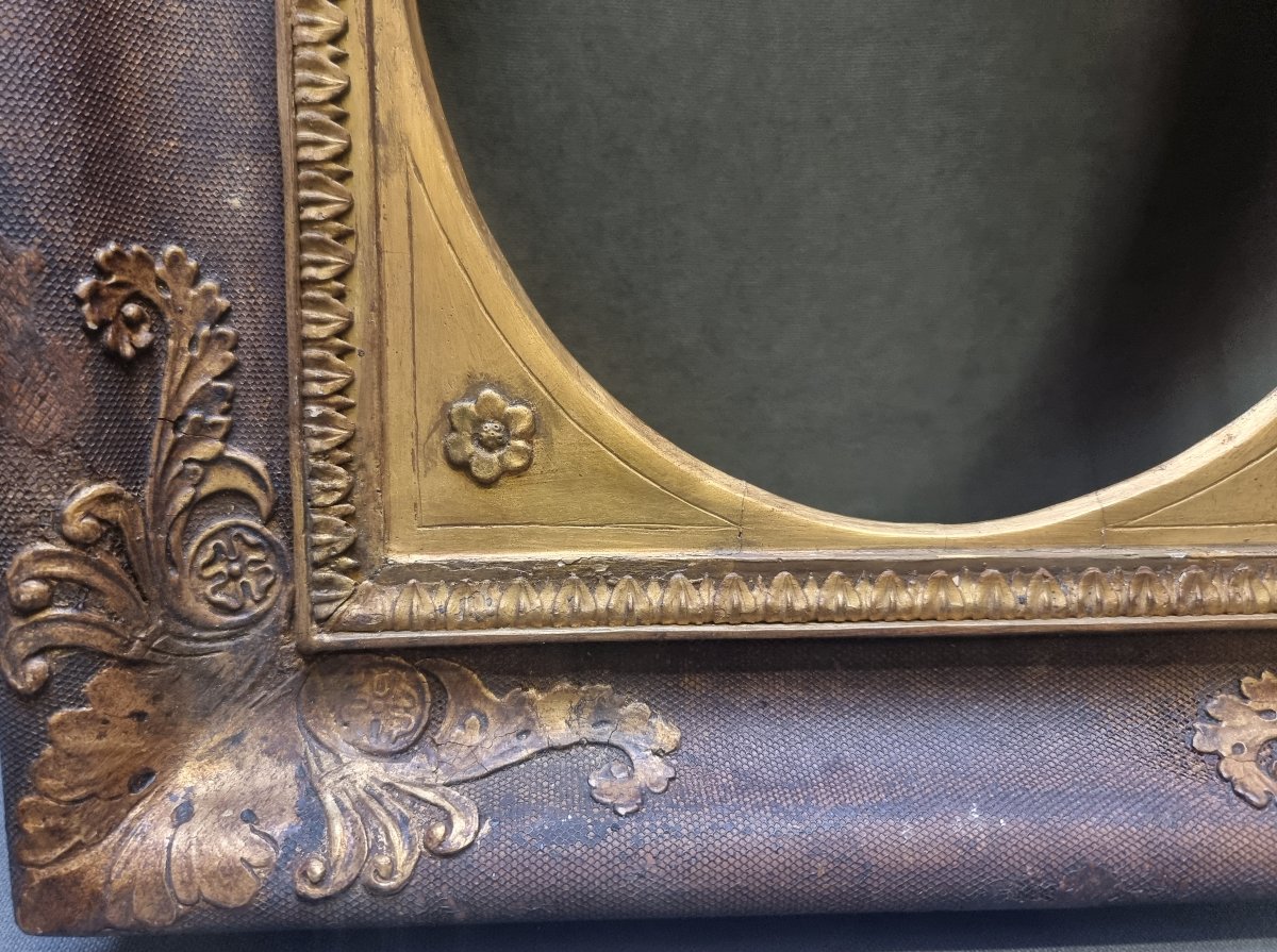 Gilded Wooden Frame With A Wooden Mat Featuring A 19th-century Rose Border-photo-1
