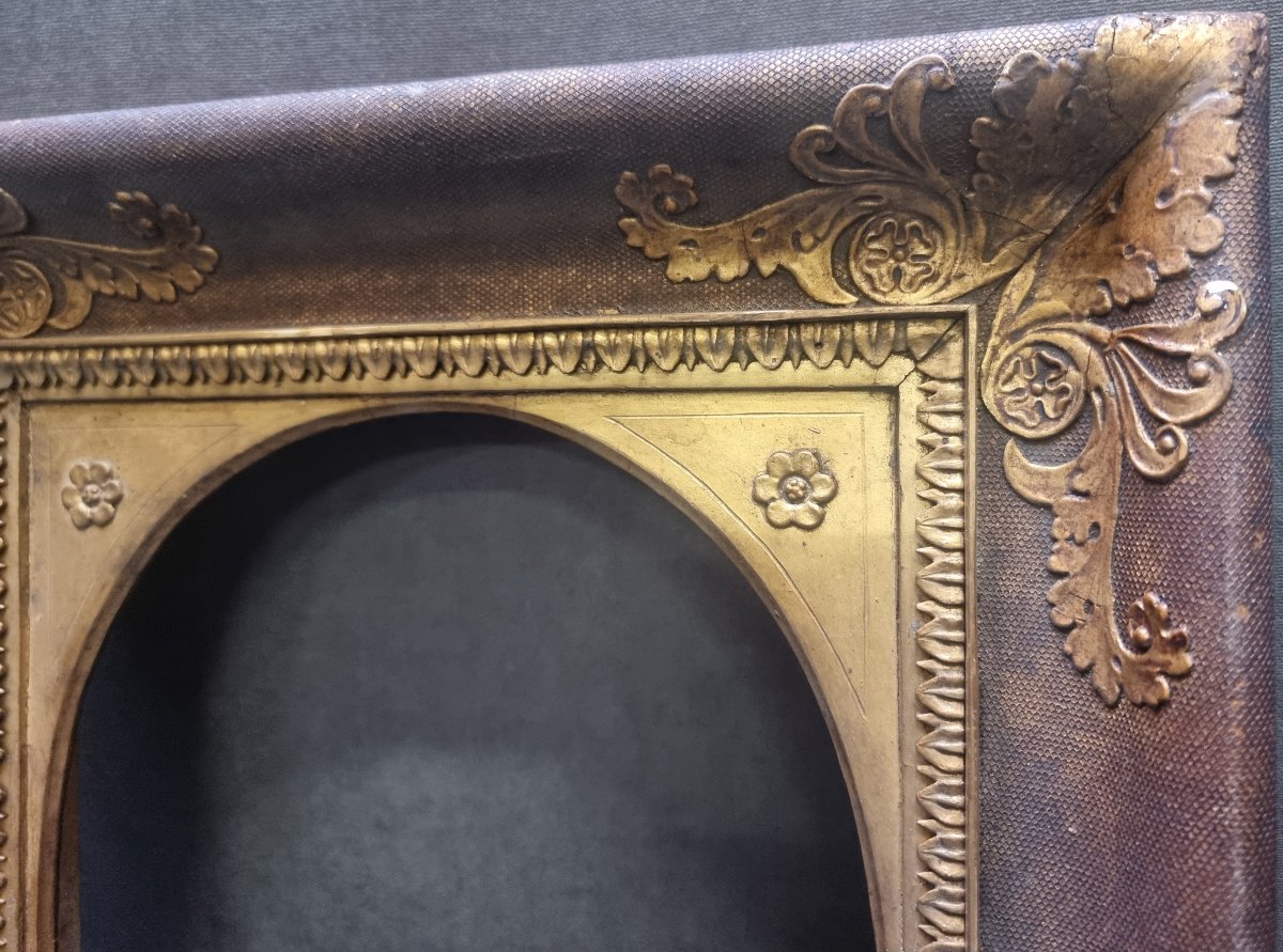 Gilded Wooden Frame With A Wooden Mat Featuring A 19th-century Rose Border-photo-3