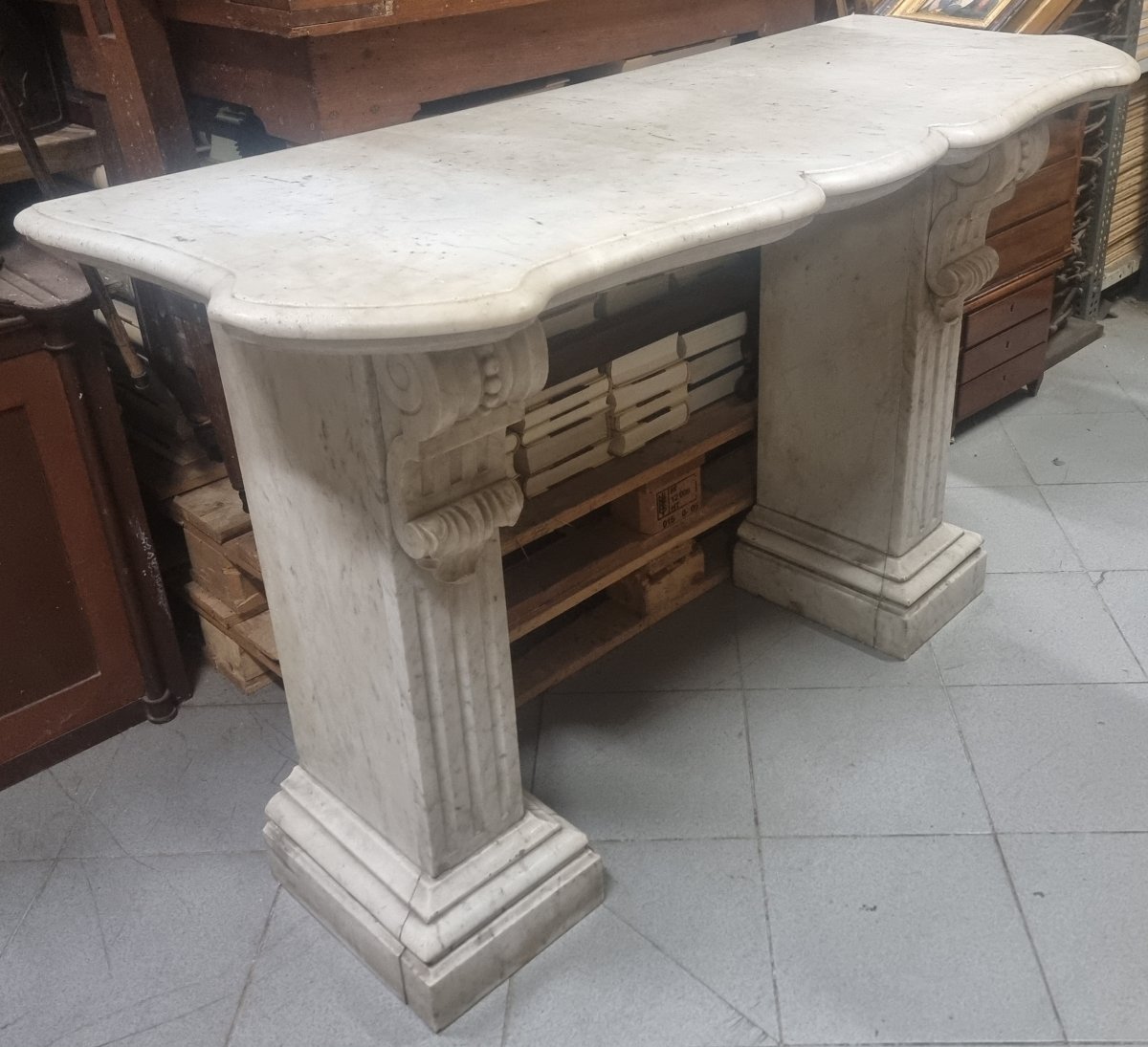 Console en marbre Statuario – Italie, première moitié du XIXe siècle
