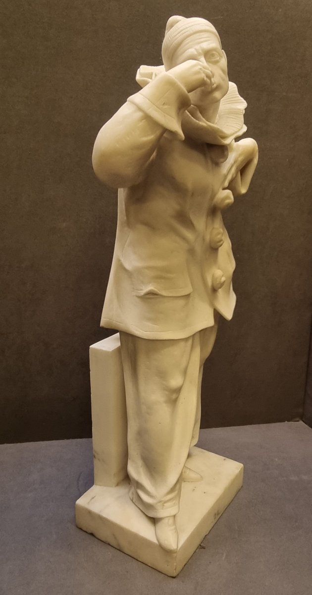 Sculpture de Pierrot en marbre statuaire - J. Van der Kemp - Début du XXe siècle-photo-2