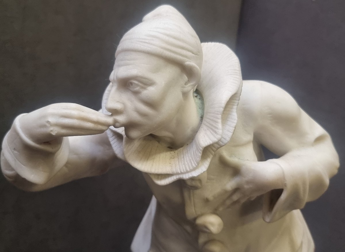 Sculpture de Pierrot en marbre statuaire - J. Van der Kemp - Début du XXe siècle-photo-2