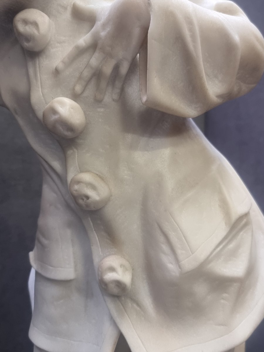 Sculpture de Pierrot en marbre statuaire - J. Van der Kemp - Début du XXe siècle-photo-3