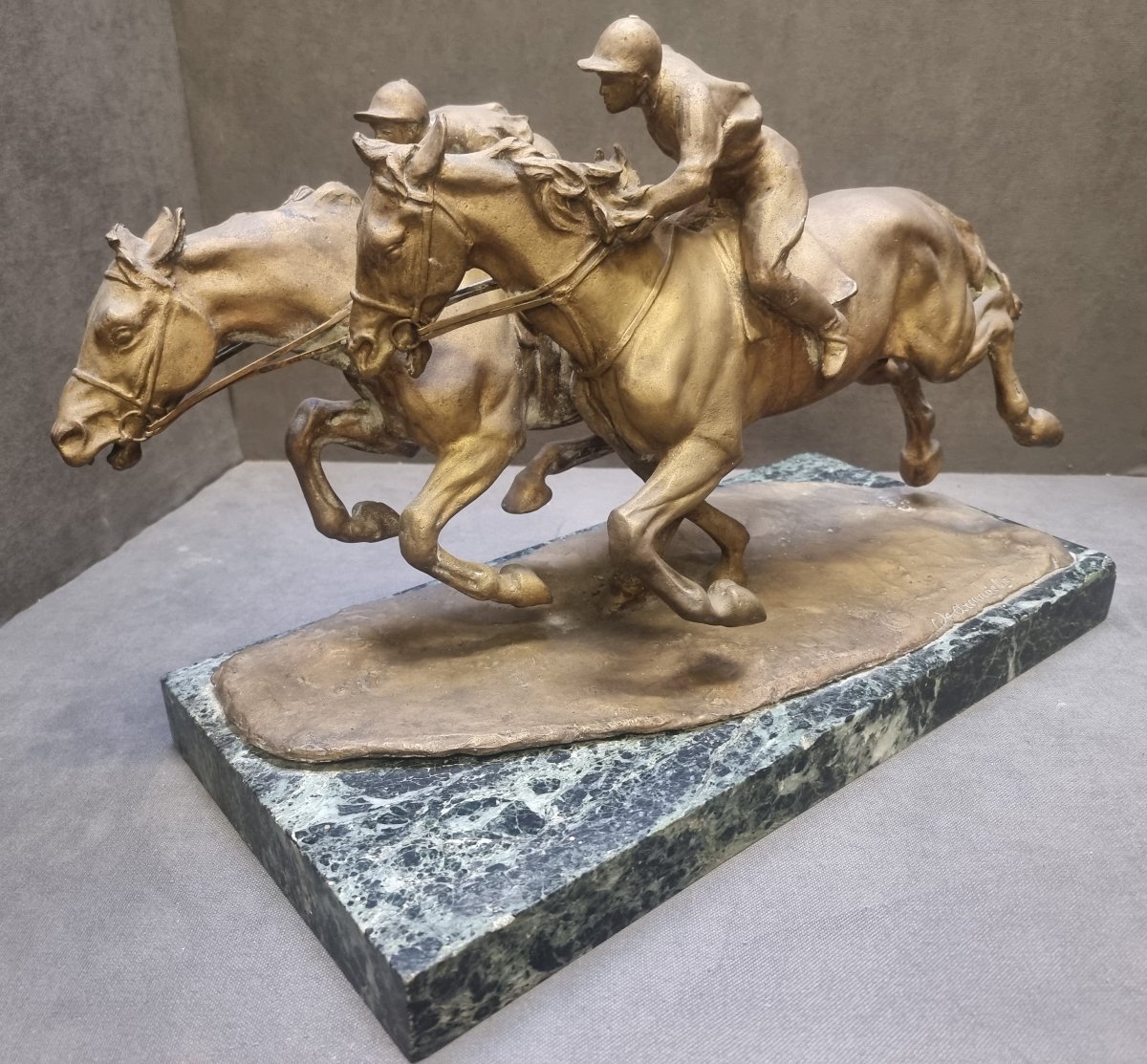Bronze Sculpture – Pair Of Jockeys On Horseback, On A Verde Delle Alpi Marble Base 