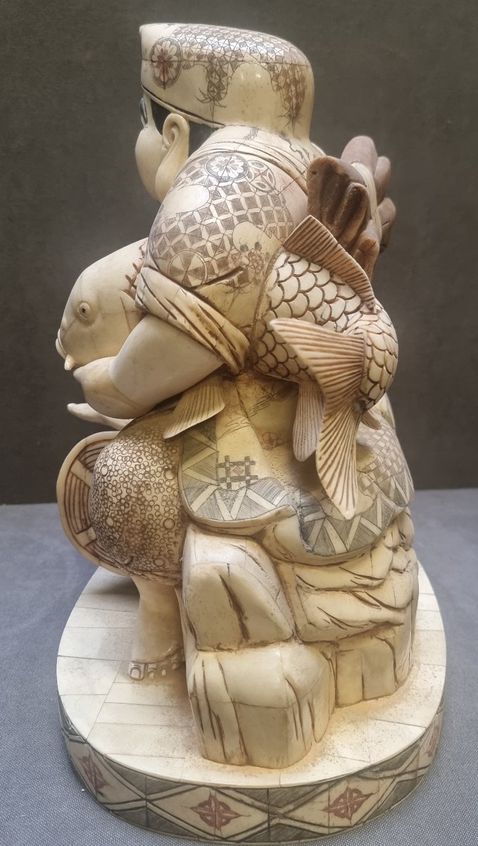 Sculpture Made Of Overlapping Bone Plates - Man With A Fish - Oriental - 1970s-photo-1