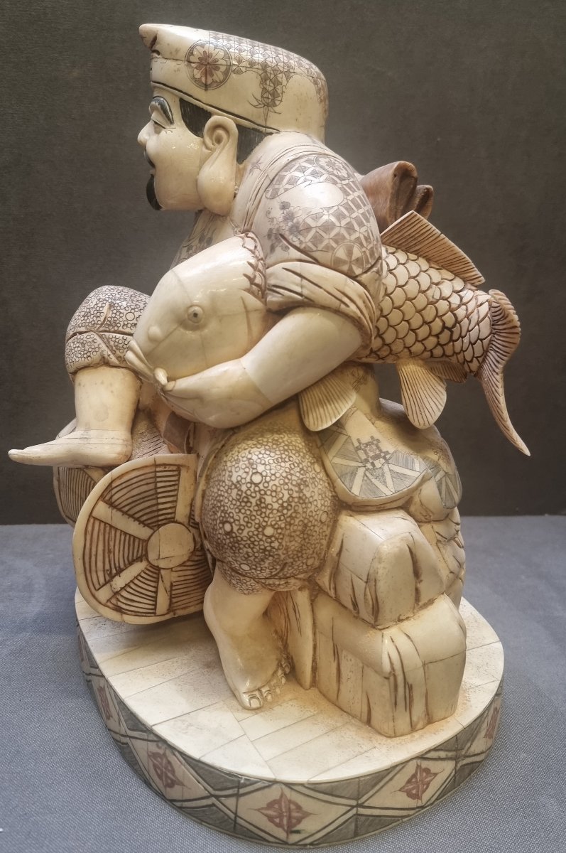 Sculpture Made Of Overlapping Bone Plates - Man With A Fish - Oriental - 1970s-photo-3