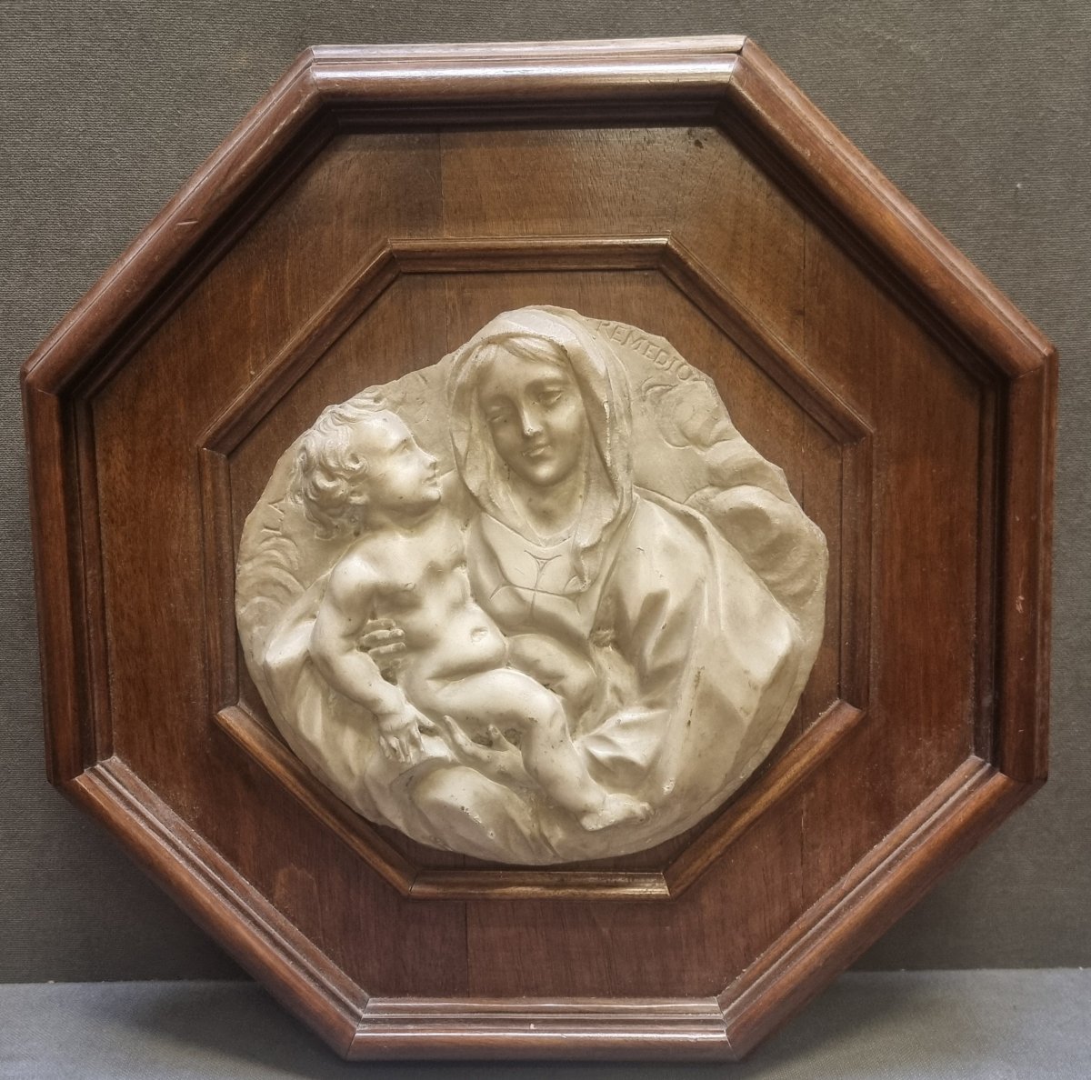 Statuary Marble Bas-relief - Madonna And Child - Mid-17th Century