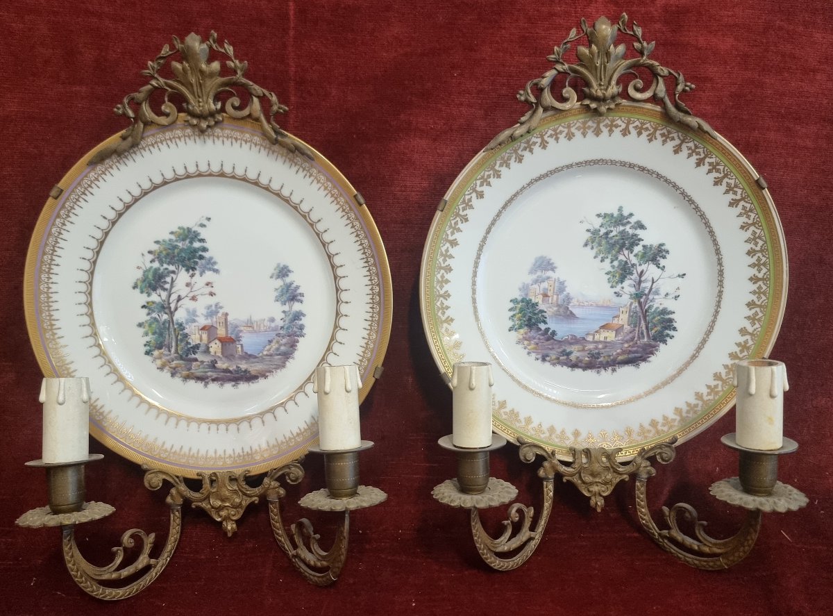 Paire d'appliques en bronze avec coupelles en porcelaine peinte (Ginori) – début du XXe siècle