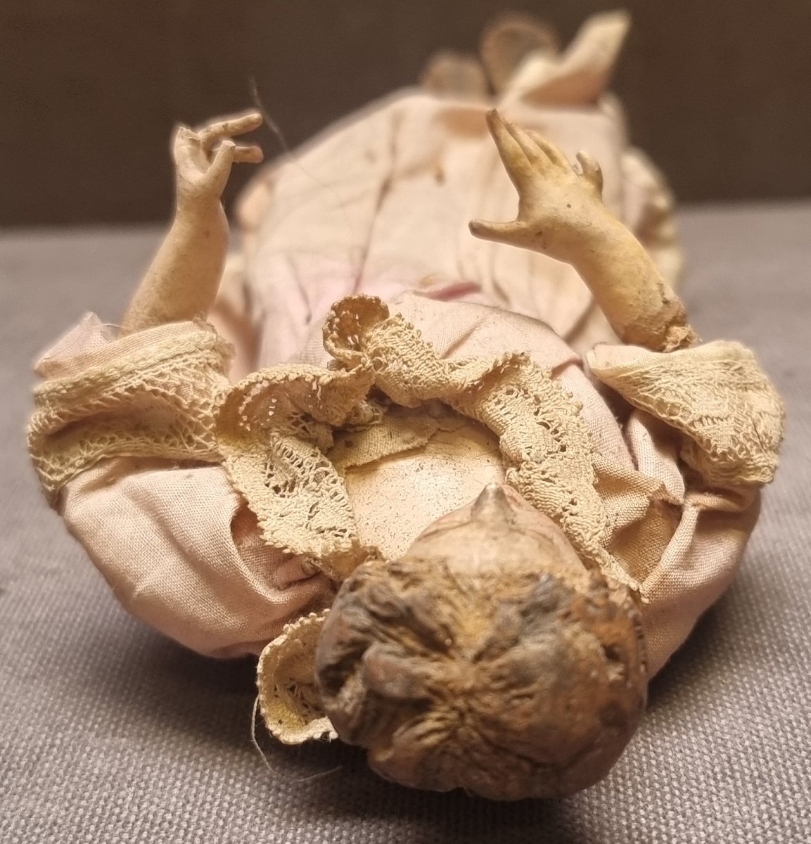 CRÈCHE NAPOLITAINE - FIGURINE DE JEUNE FILLE - TÊTE EN TERRE CUITE avec YEUX EN VERRE -photo-1