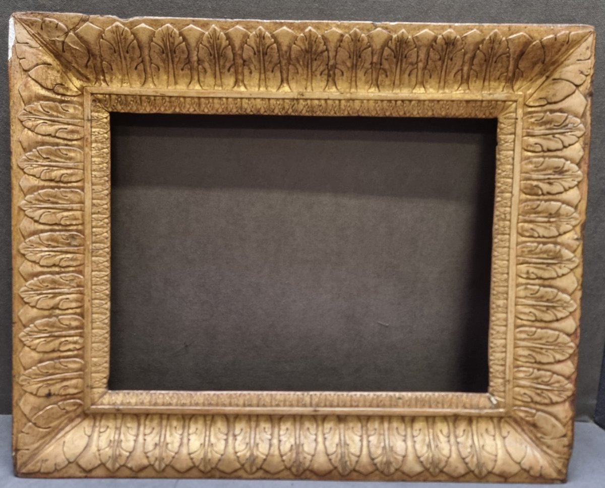 Cadre en bois doré décoré de feuilles d'acanthe – Italie – Début du XIXe siècle
