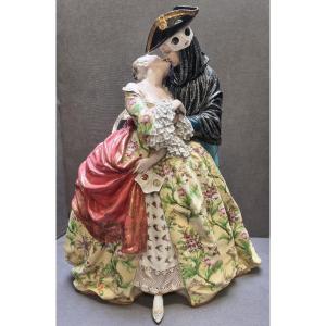 Painted Porcelain Sculpture - Venetian Couple / The Kiss - Luigi Fabris - Italy