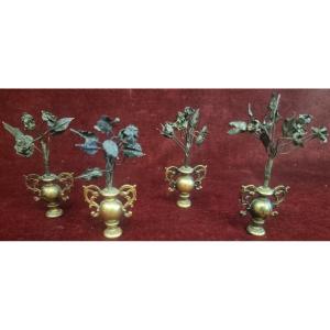QUATRE VASES MINIATURES EN CUIVRE DORÉ FLEURS EN MÉTAL ARGENTÉ – DÉBUT DU XVIIe SIÈCLE