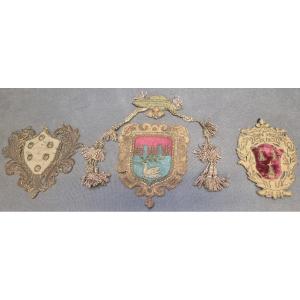 Lot 3 Embroidered Fabric Coats Of Arms - Italy - 19th Century