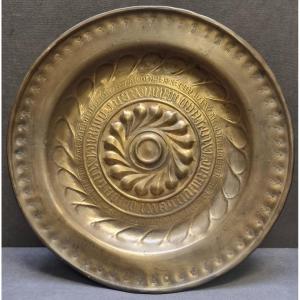 Brass Alms Boulet - Fiandre, 16th Century - Diameter: 44.5 Cm