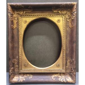 Gilded Wooden Frame With A Wooden Mat Featuring A 19th-century Rose Border