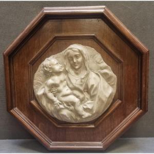 Bas-relief en marbre statuaire – Vierge à l'Enfant - Milieu du XVIIe siècle