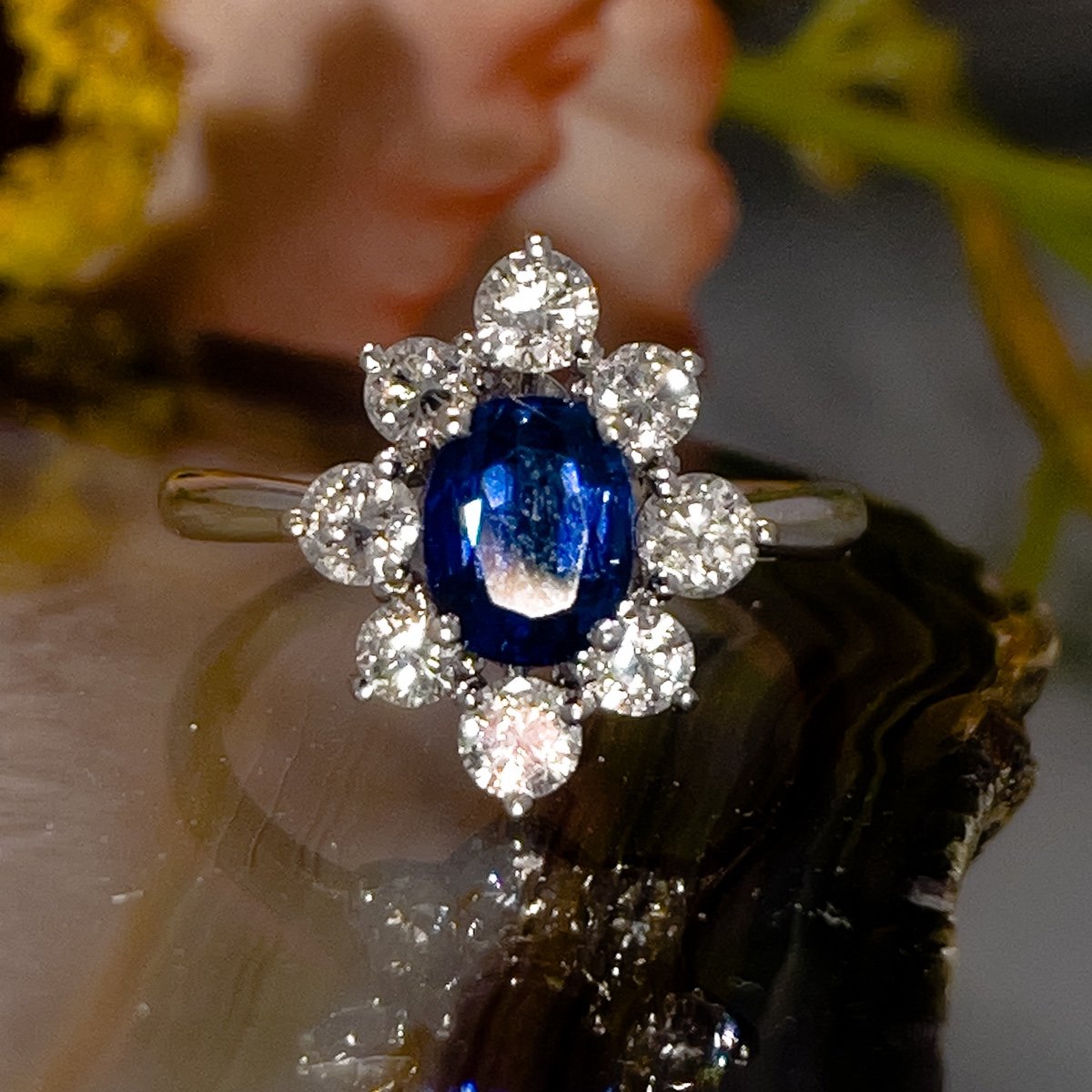 Ring White Gold 18 K Set In Its Center Of A Sapphire Treated