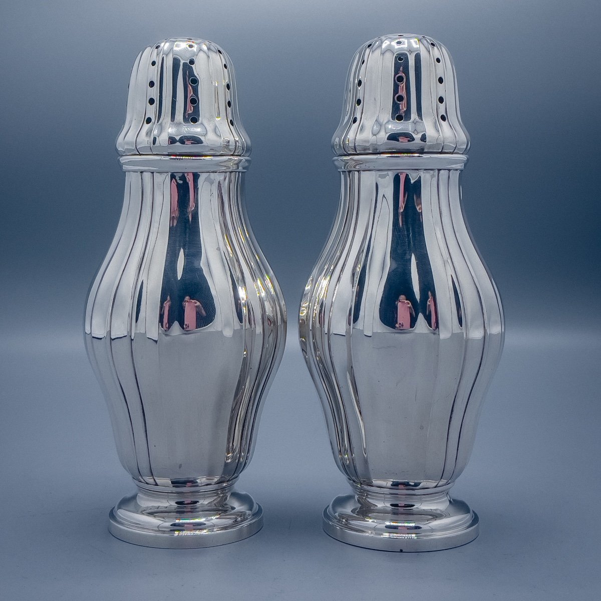 Risler & Carré, Paire De Saupoudroirs En Argent Massif 950/1000