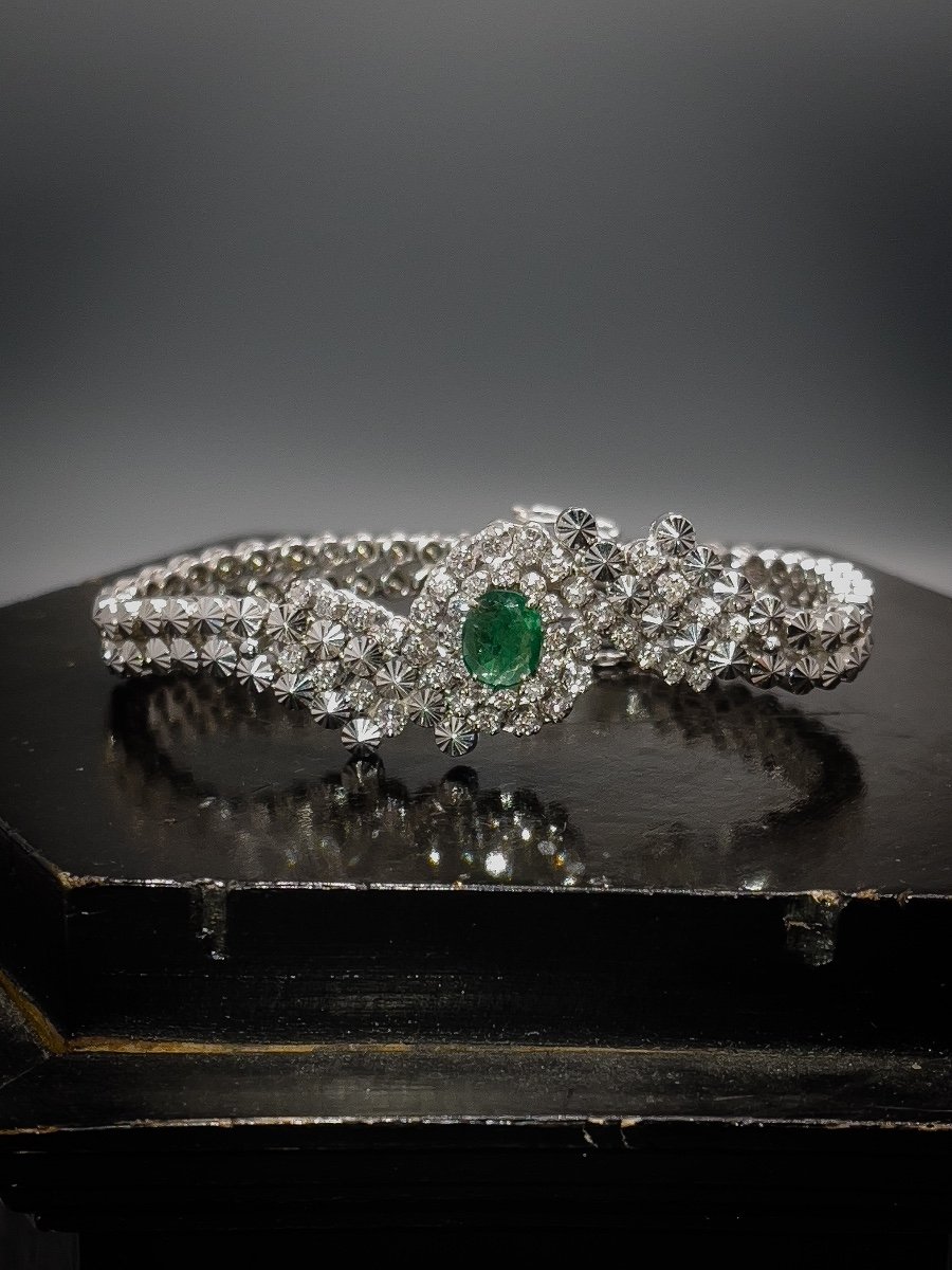 18 K White Gold Bracelet Set With A Tanzanian Emerald-photo-4