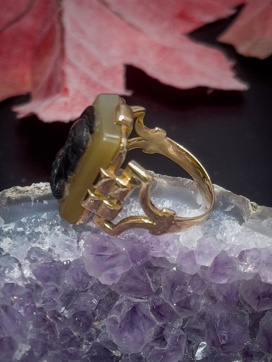 Bague Or 18 K Sertie D’un Camée Agate Au Profil De Minerve-photo-2