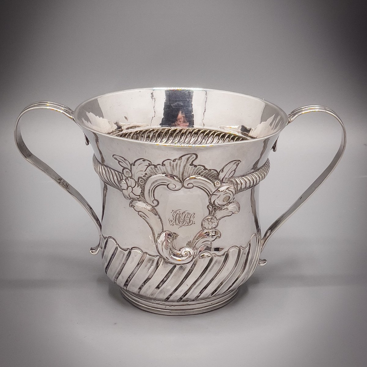 Porringer London 1742 John Barbe