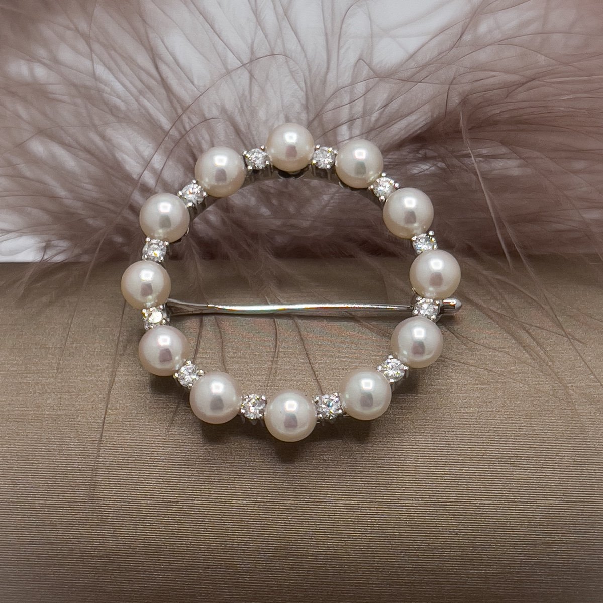 White Gold Round Brooch Set With Diamonds And Cultured Pearls