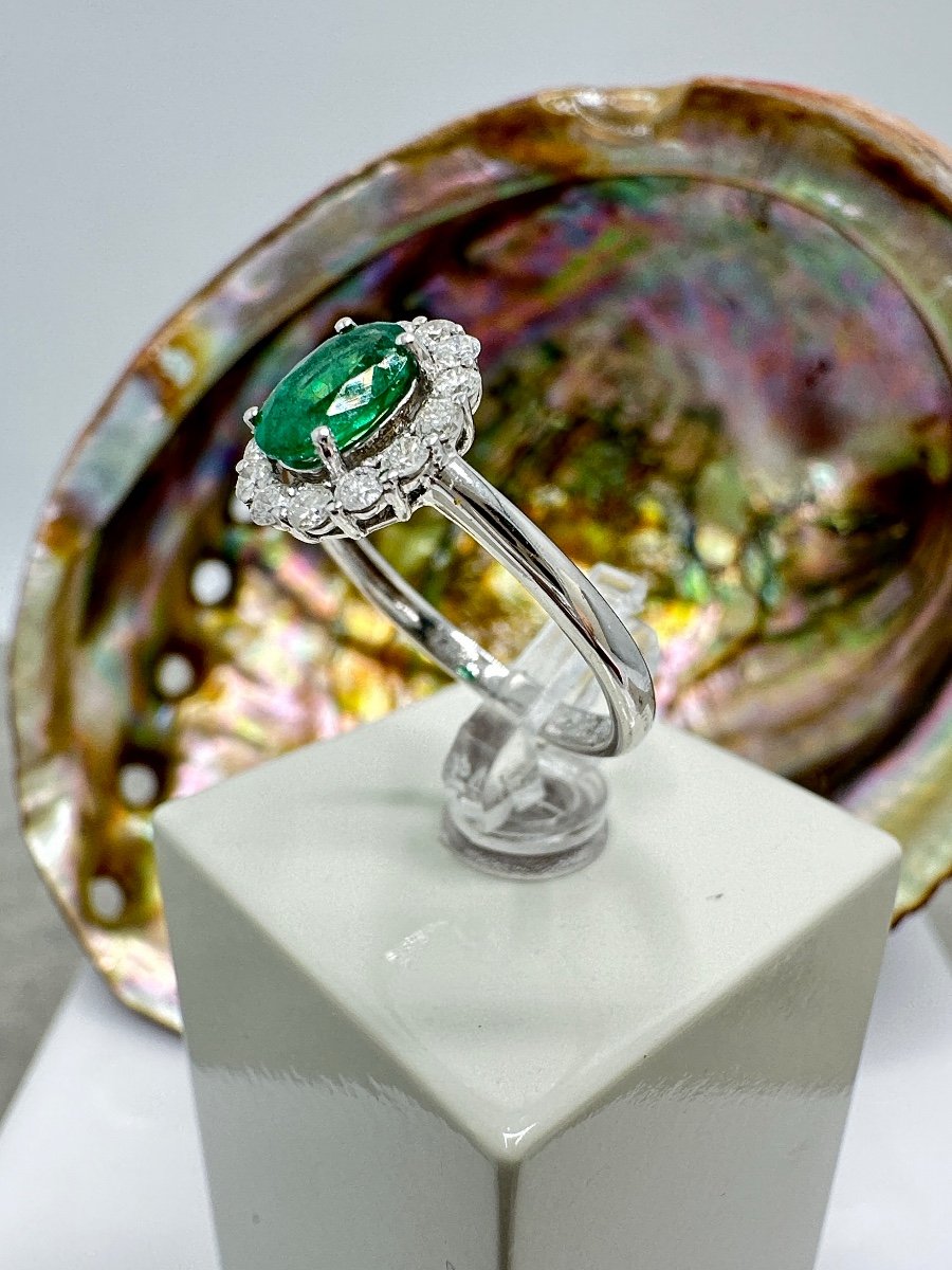 Vintage Ring In 18 K White Gold Set With An Emerald-photo-3