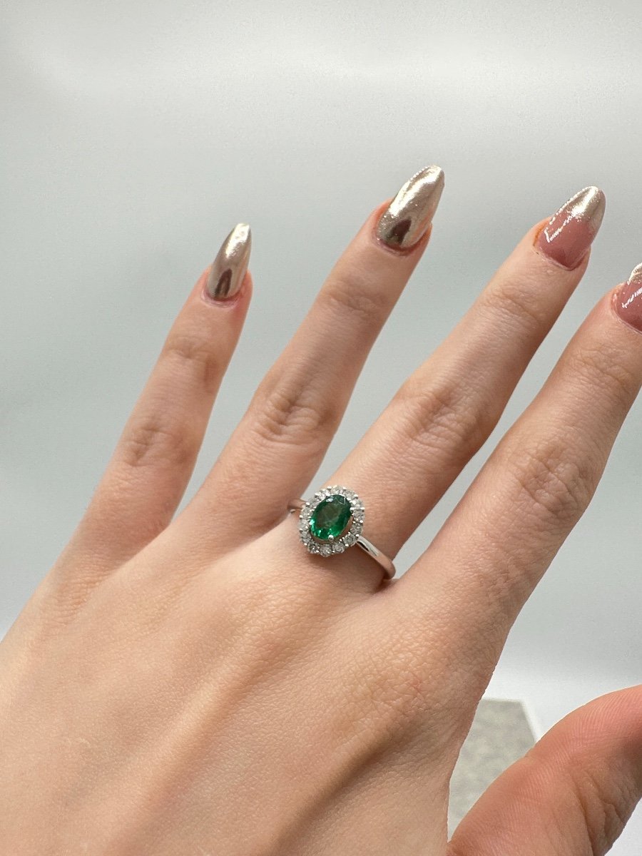 Vintage Ring In 18 K White Gold Set With An Emerald-photo-3