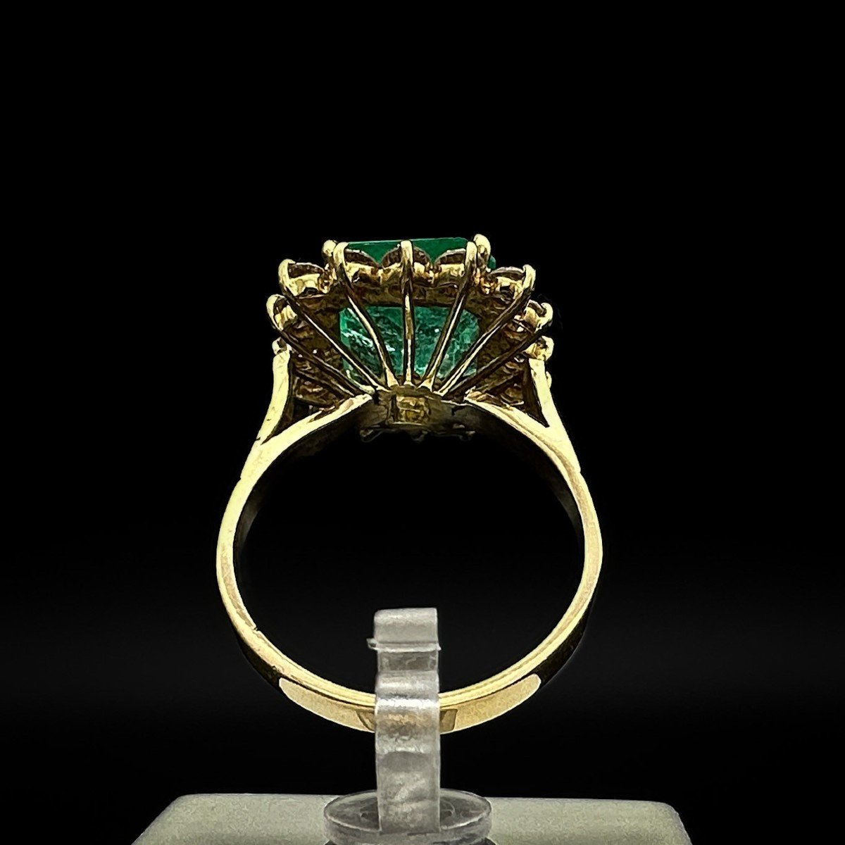 Vintage Ring In 18k Yellow Gold, Set With A Colombian Emerald-photo-1
