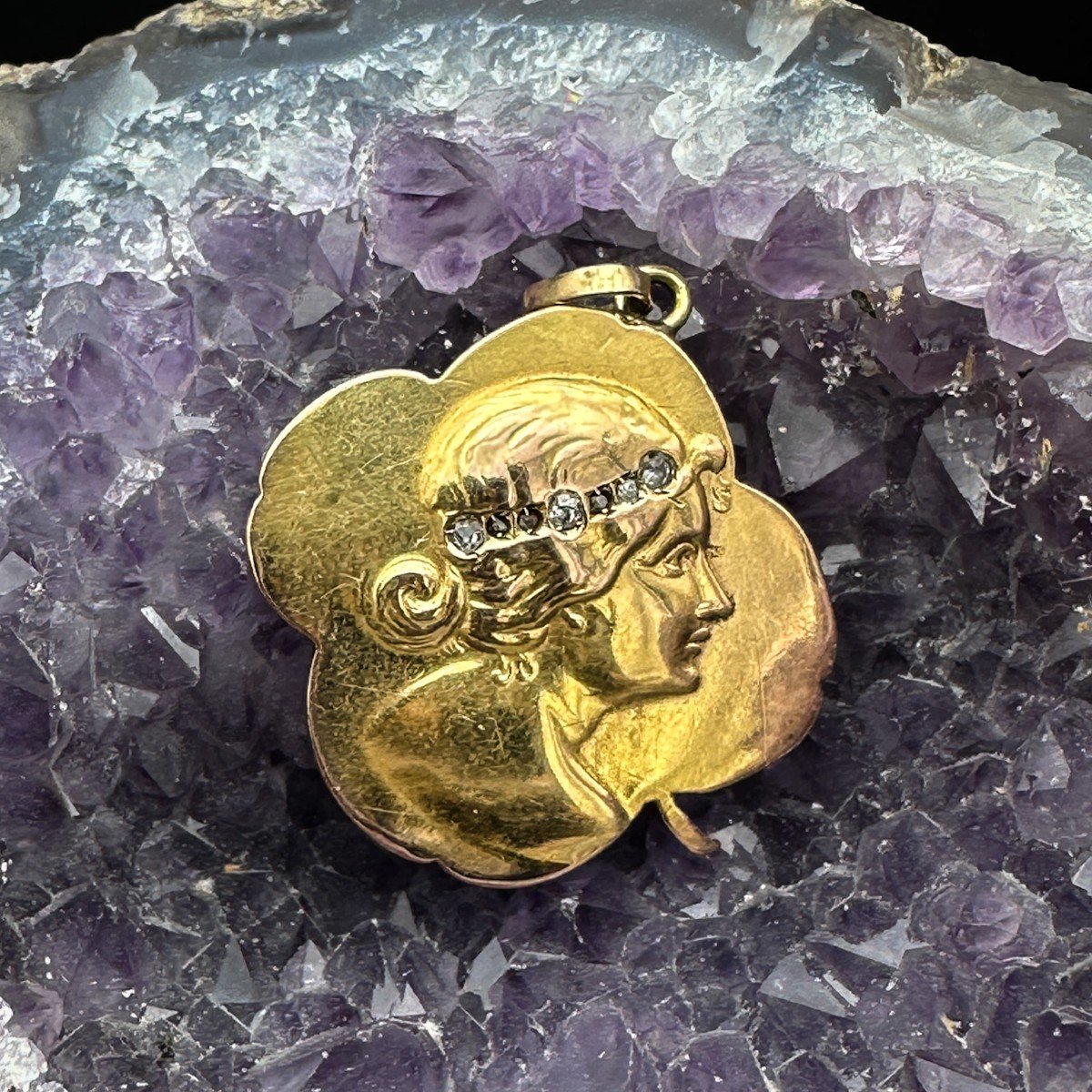 Art Nouveau Medallion In 18 Carat Gold, Four Leaf Clover With Woman's Head