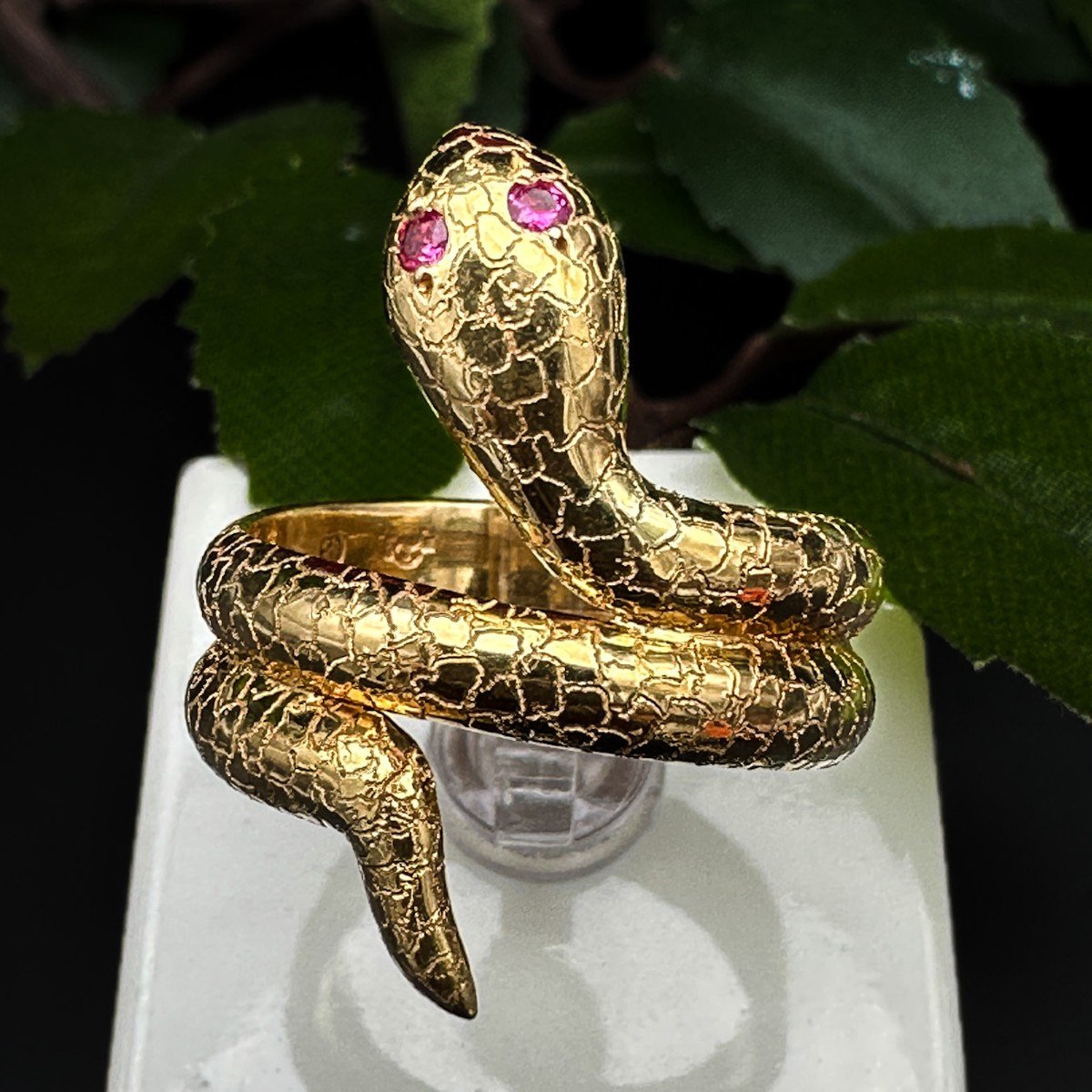 Vintage Snake Ring In 18k Gold, Set With Rubies-photo-3