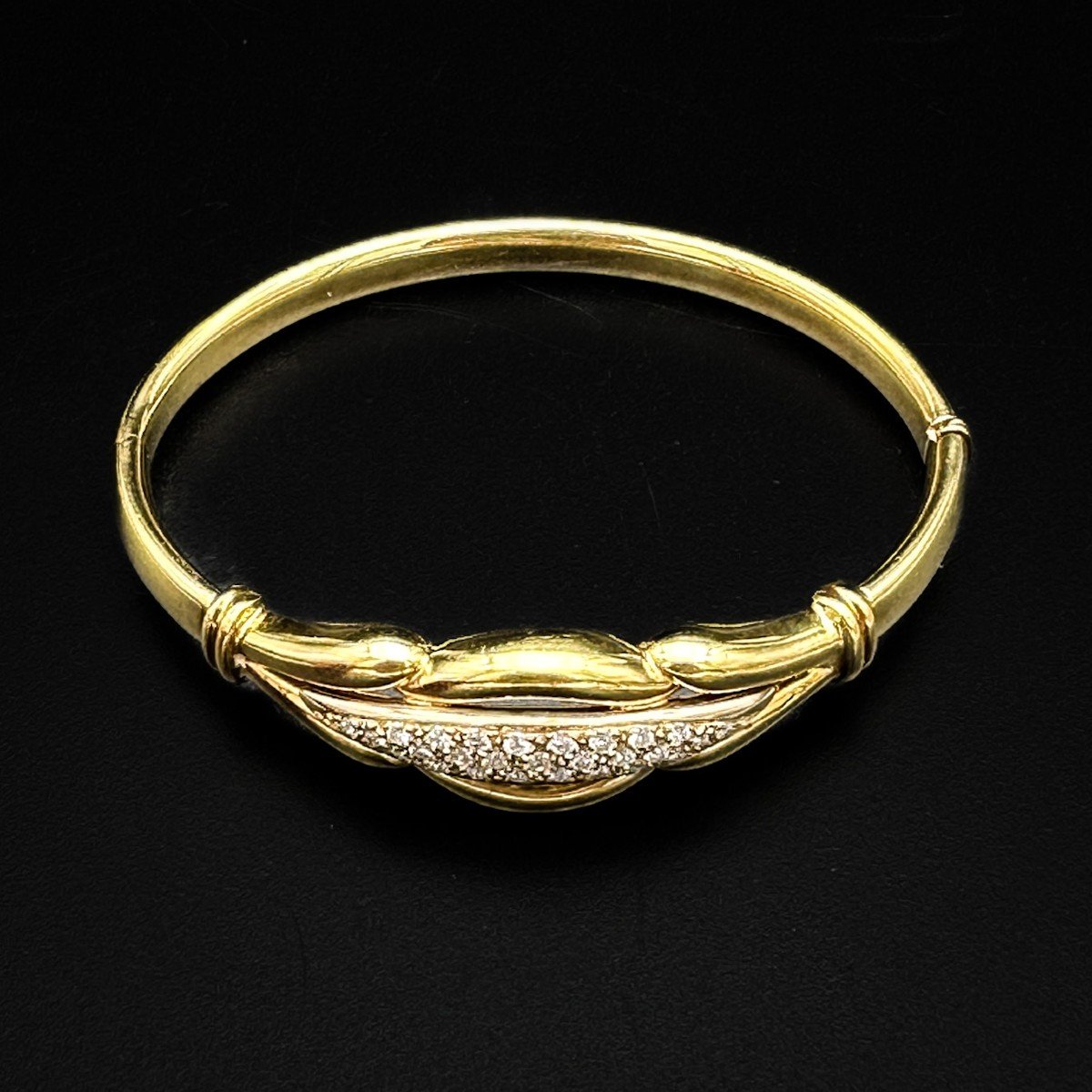 Rigid Bracelet In 18k Yellow Gold And Diamonds-photo-2