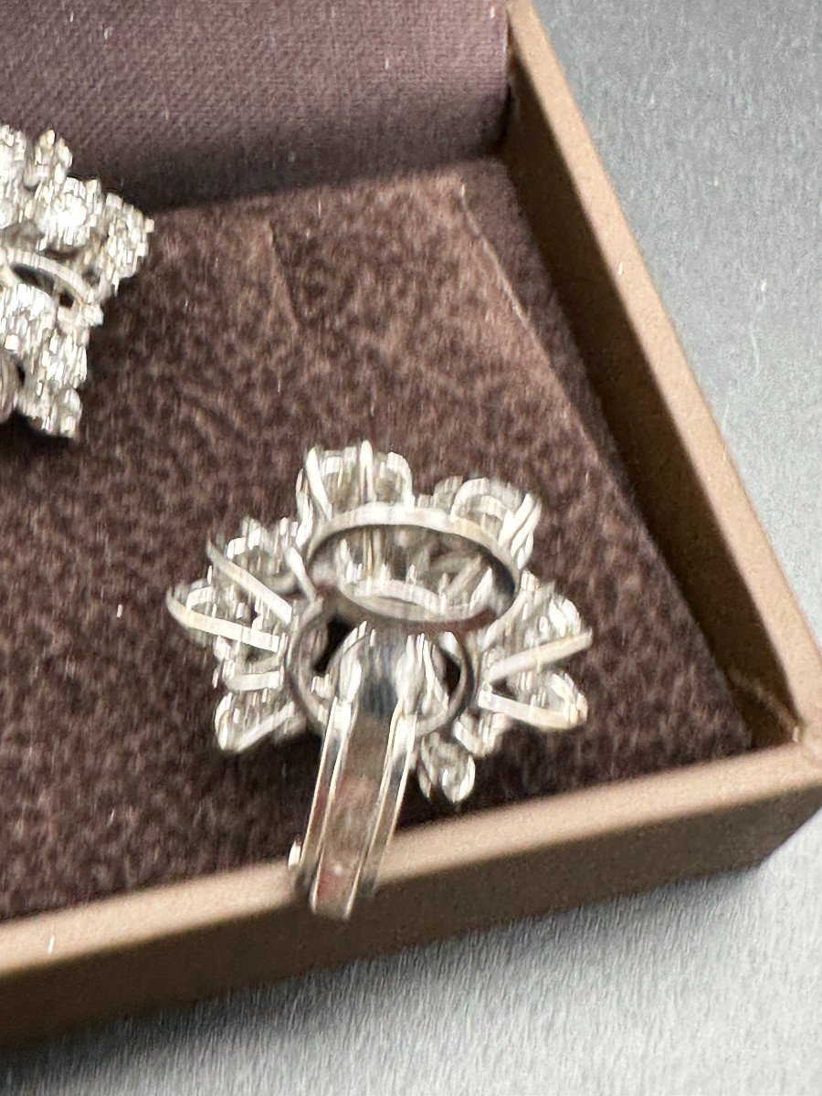 Paire De Clips D’oreilles ( Avec Tiges ) Or Blanc 18 K Et Diamants-photo-3