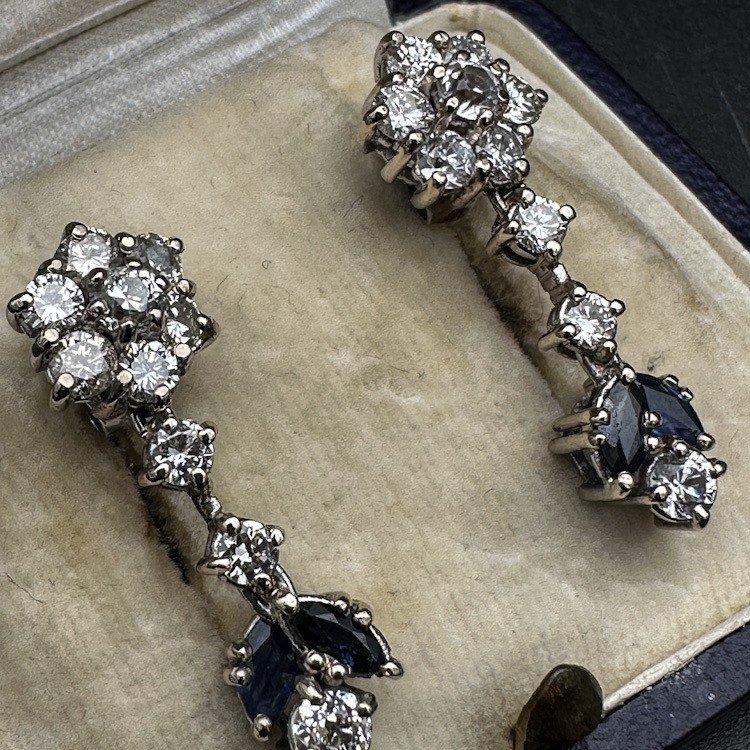 Pair Of Earrings In 18 K Gold, Diamonds, Sapphire.-photo-4