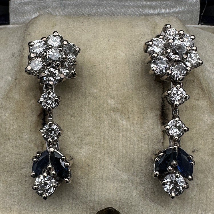 Pair Of Earrings In 18 K Gold, Diamonds, Sapphire.-photo-1