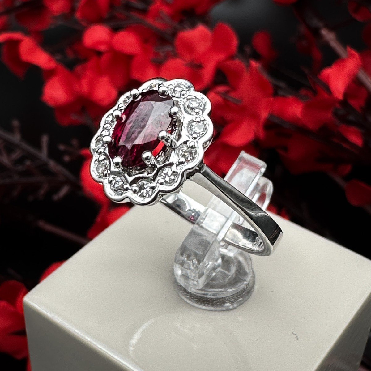 Vintage Ring In 18 K White Gold Set With A Ruby-photo-3
