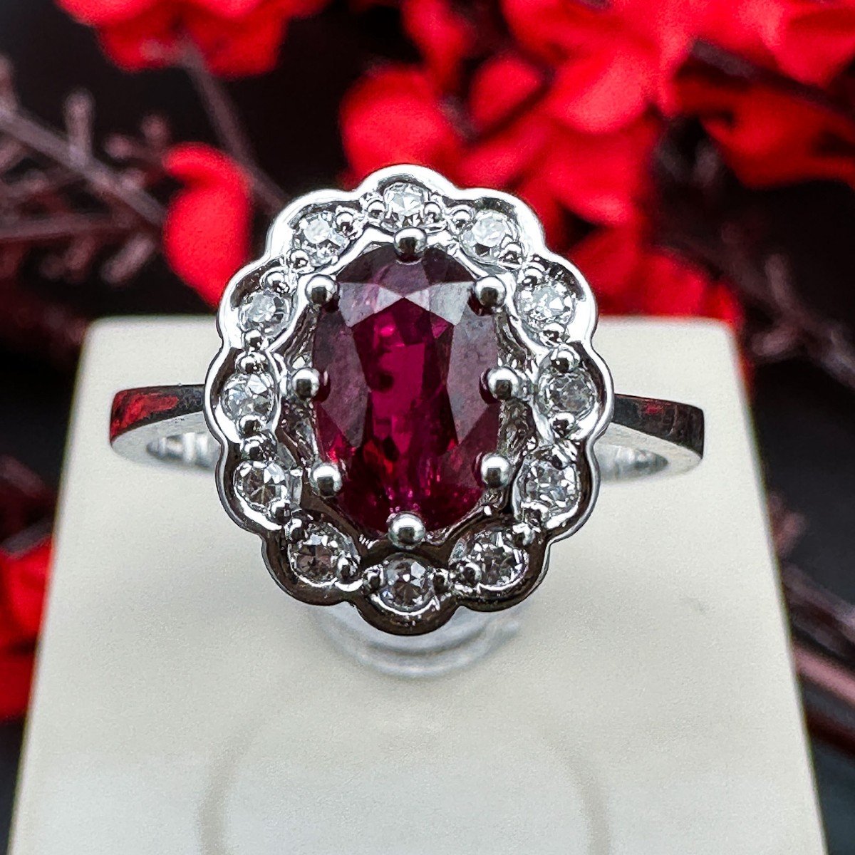 Vintage Ring In 18 K White Gold Set With A Ruby